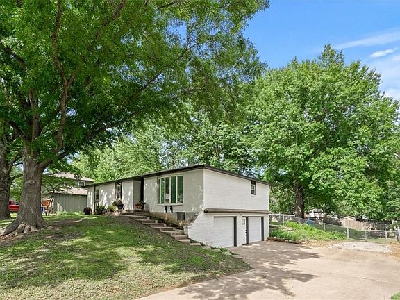 2nd image of 5555 Meadow Height Dr