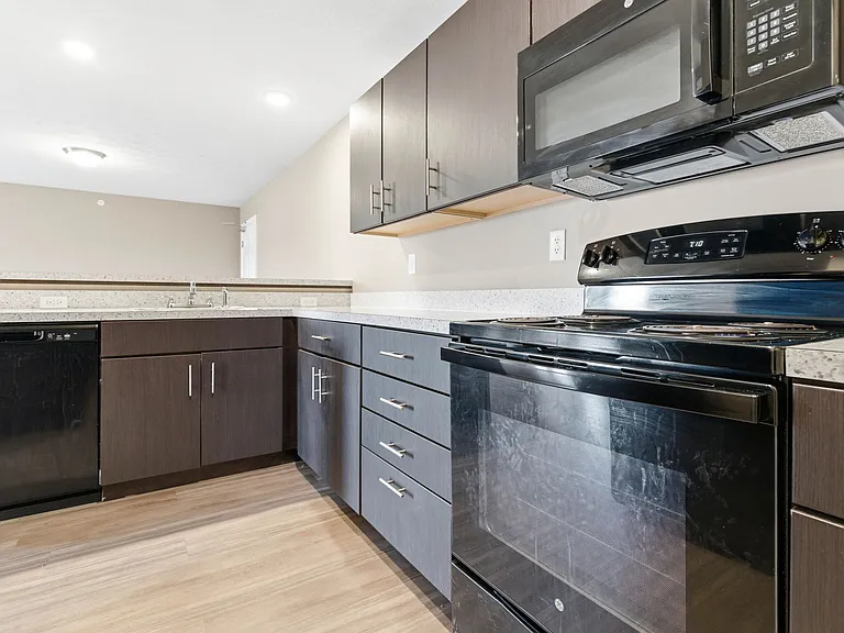 Greenbrier Apartments — Photo 90
