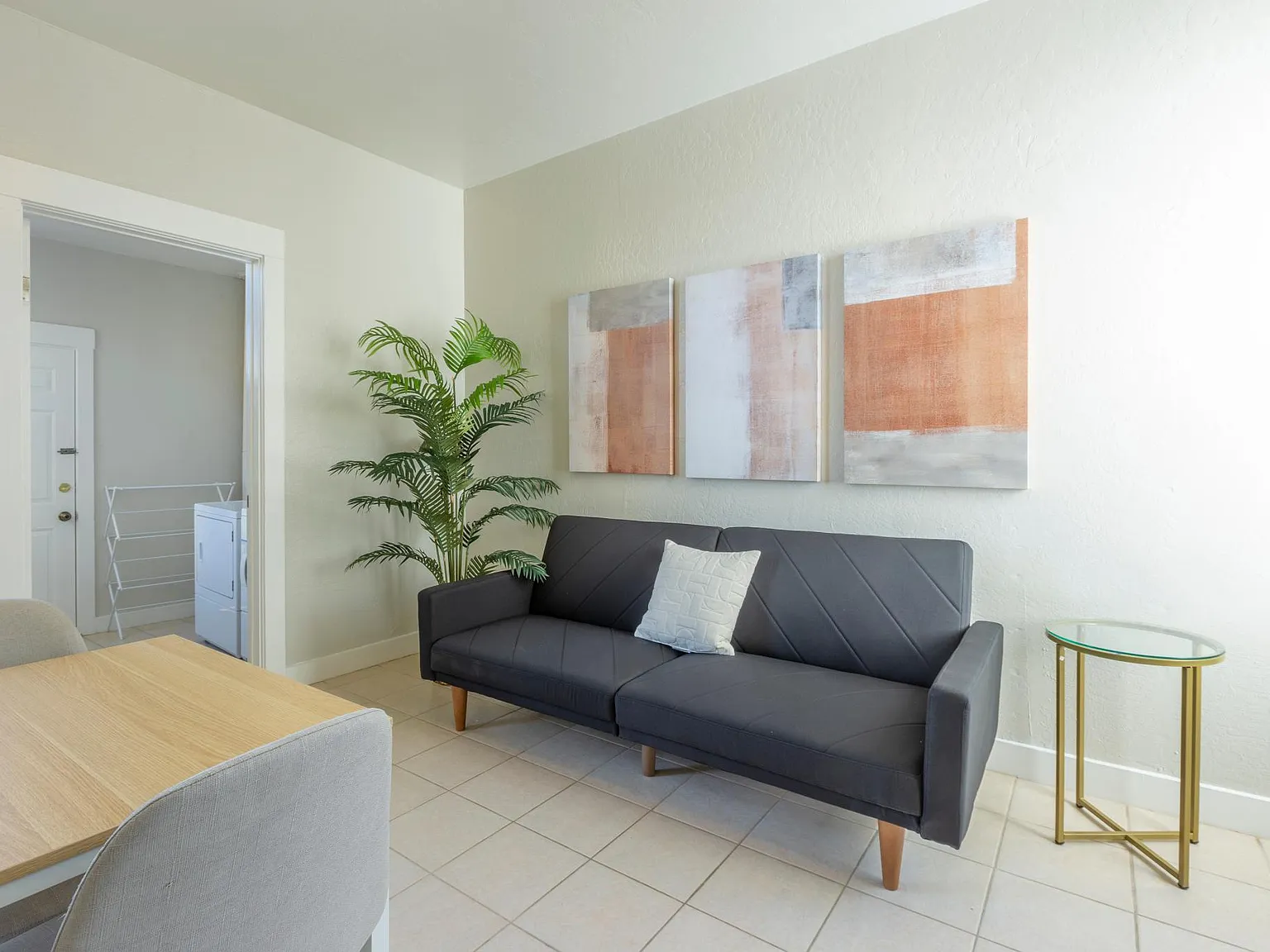 653 Minna St — Photo 2