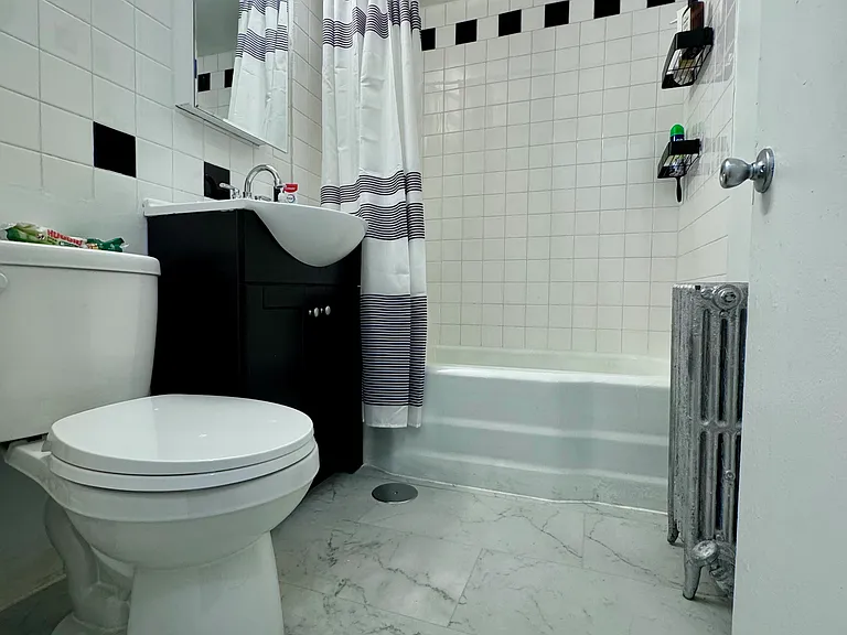 4350 N Ashland Ave — Photo 10