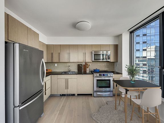 3rd image of 250 Ashland Pl APT 38C
