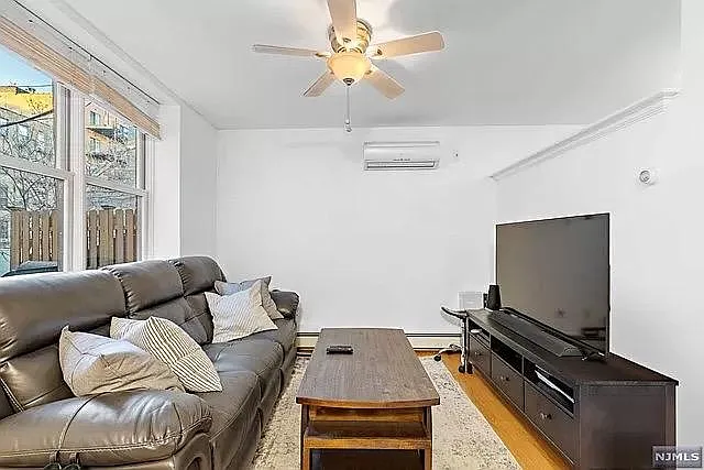 116 Willow Ave #3 — Photo 1