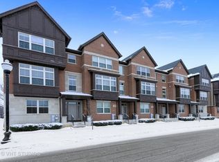 251 Aspen Pointe Rd, Vernon Hills, IL 60061