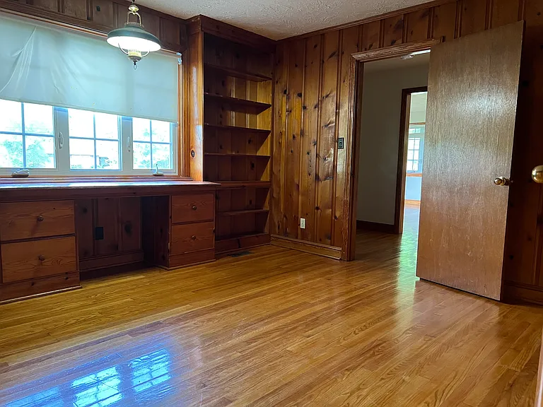 335 Smith St — Photo 13