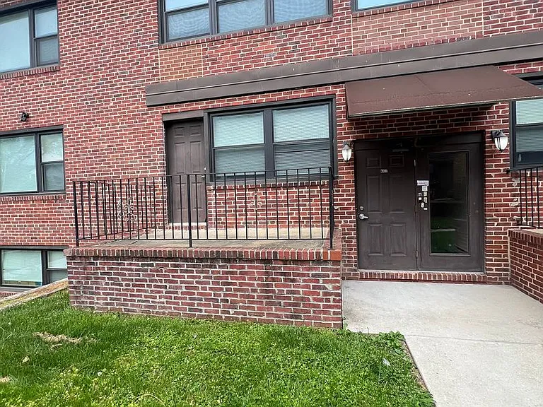 4300 Liberty Heights Ave — Photo 23