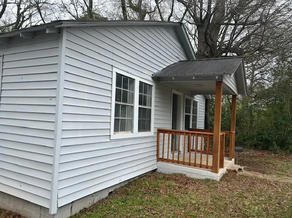 110 McMillan St E, Talladega, AL 35160