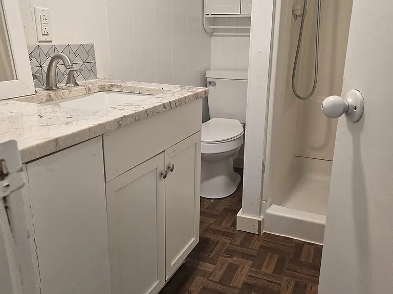 330 W Coler St #E — Photo 21