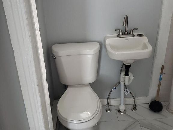 4th image of 4924-26 Parrish St #3