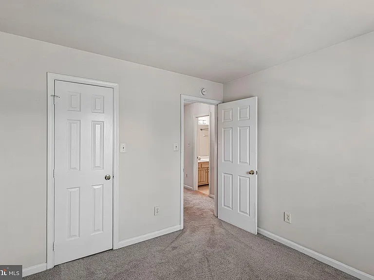 7059 Kings Manor Dr — Photo 21