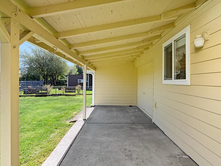 630 Bender Ln — Photo 26