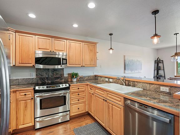 5th image of 113 Lookout Ridge Dr