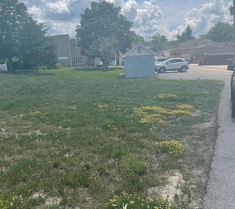 2nd image of 2946 N River Rd