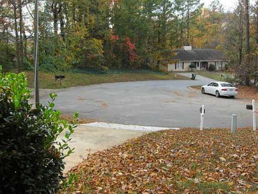 2nd image of 4065 Coopers Hill Dr SE