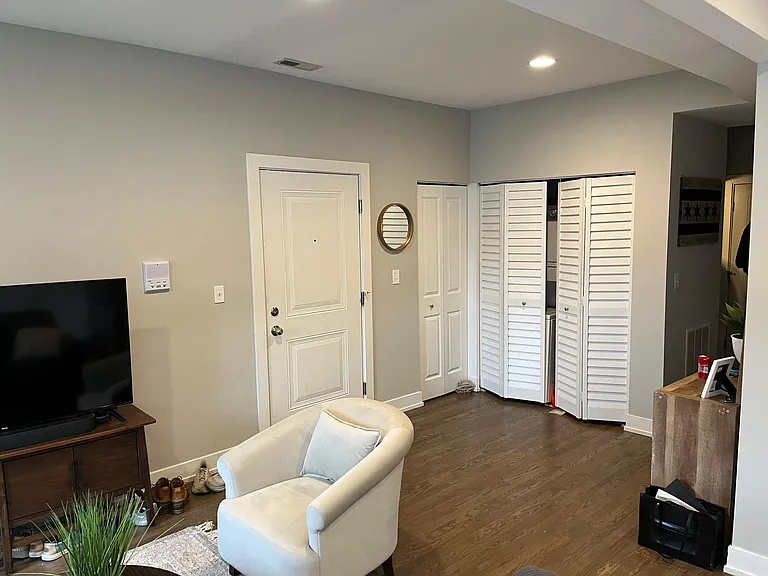 4755 N Leavitt St #2 — Photo 8