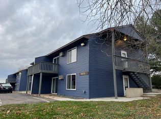 1632 Pinewood Ln, Hudson, WI 54016