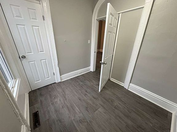 3rd image of 40 Glen Ave APT 1