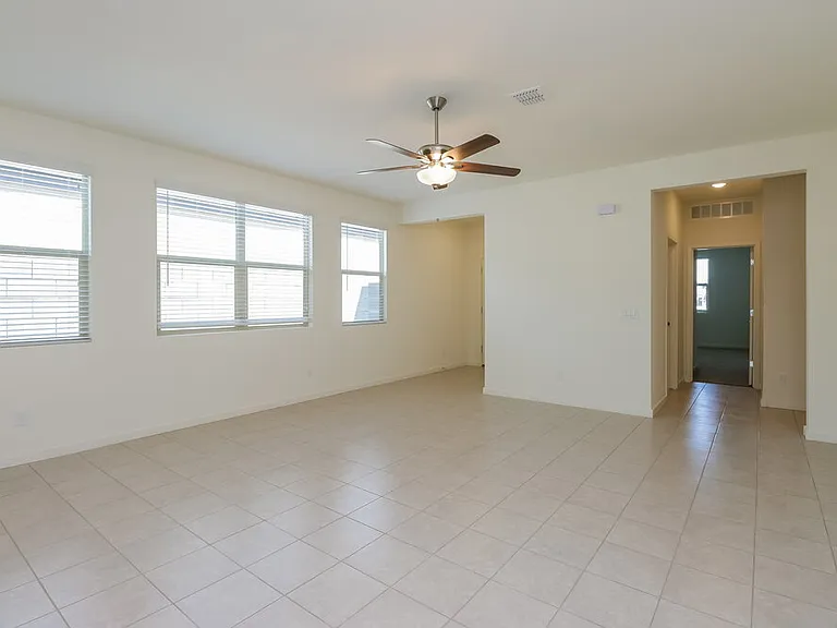 4227 W Coneflower Ln — Photo 4