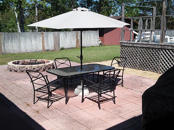5th image of 2225 Luana Dr E