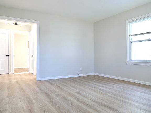 5th image of 12413 Marne Ave
