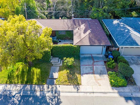 2nd image of 4424 Briarwood Dr