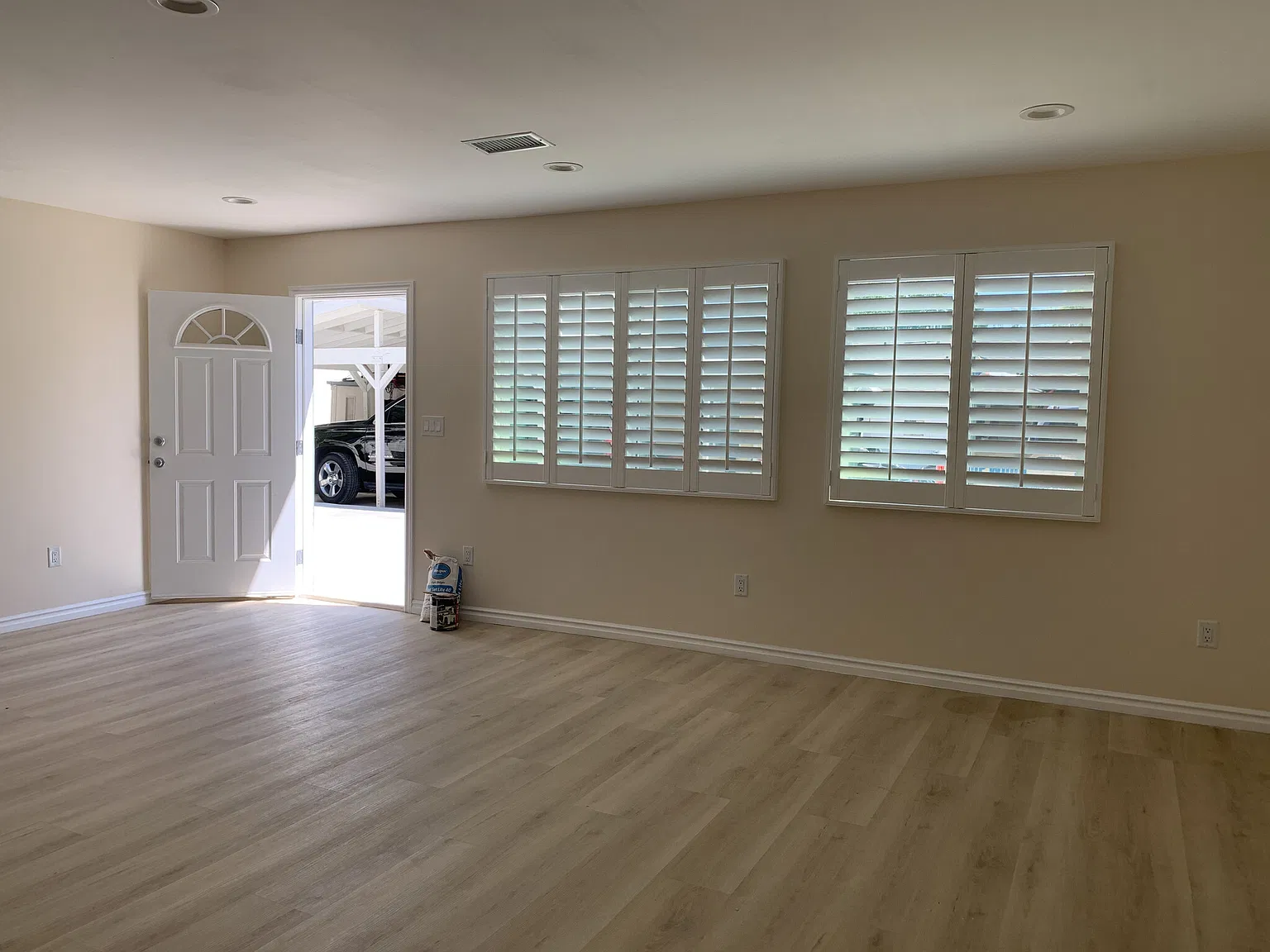2 bed, 900 sqft, $3,400 — Photo 1