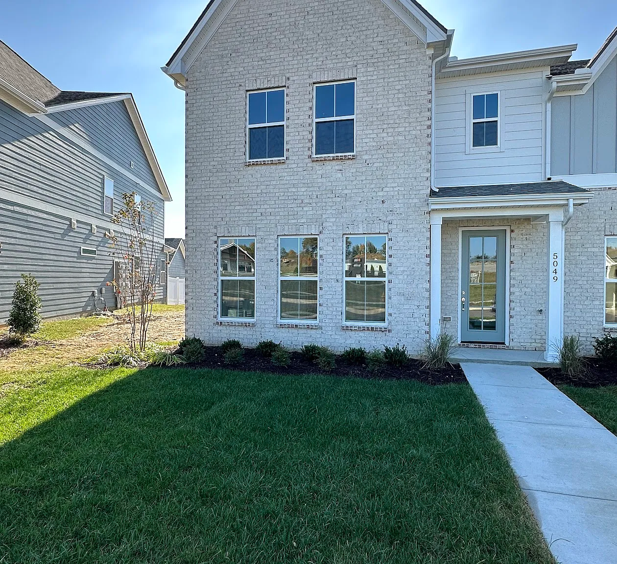 4 bed, 3.5 bath, 2587 sqft, $2,650 — Photo 1