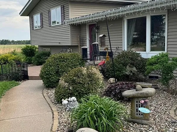 2399 Mittman Rd, Muscatine, IA 52761
