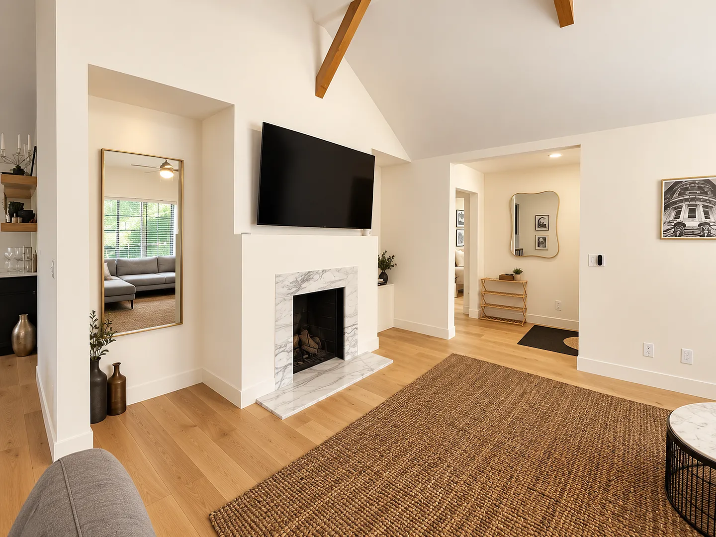 Fully Furnished Home Across from Cleveland Park Prime Greenville Location! — Photo 4