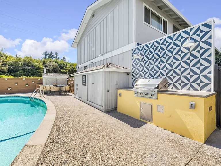 678 Bellflower — Photo 31