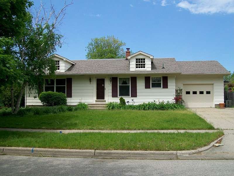 1st image of 1107 Oakes Ave