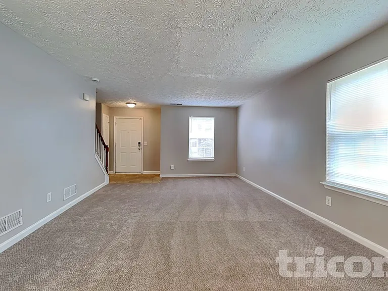 4586 Darrowby Dr — Photo 2