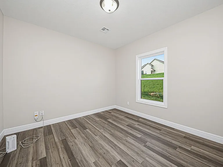 1704 Kenneth Dr — Photo 16