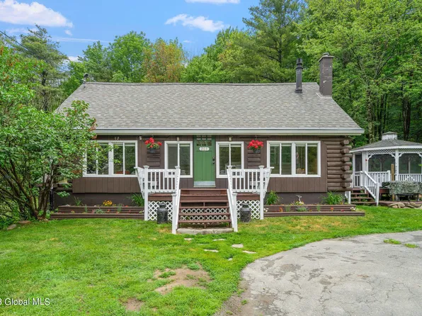 264 Momrow Road, Sand Lake, NY 12153