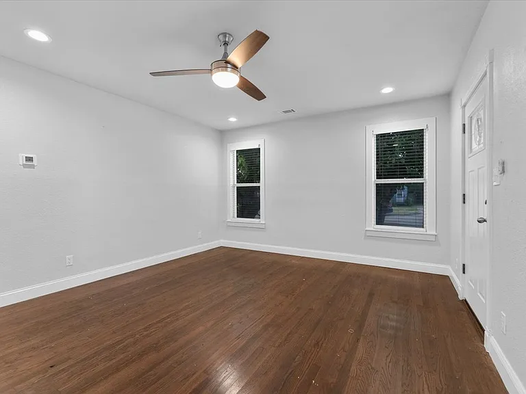 1119 Clinton St — Photo 20