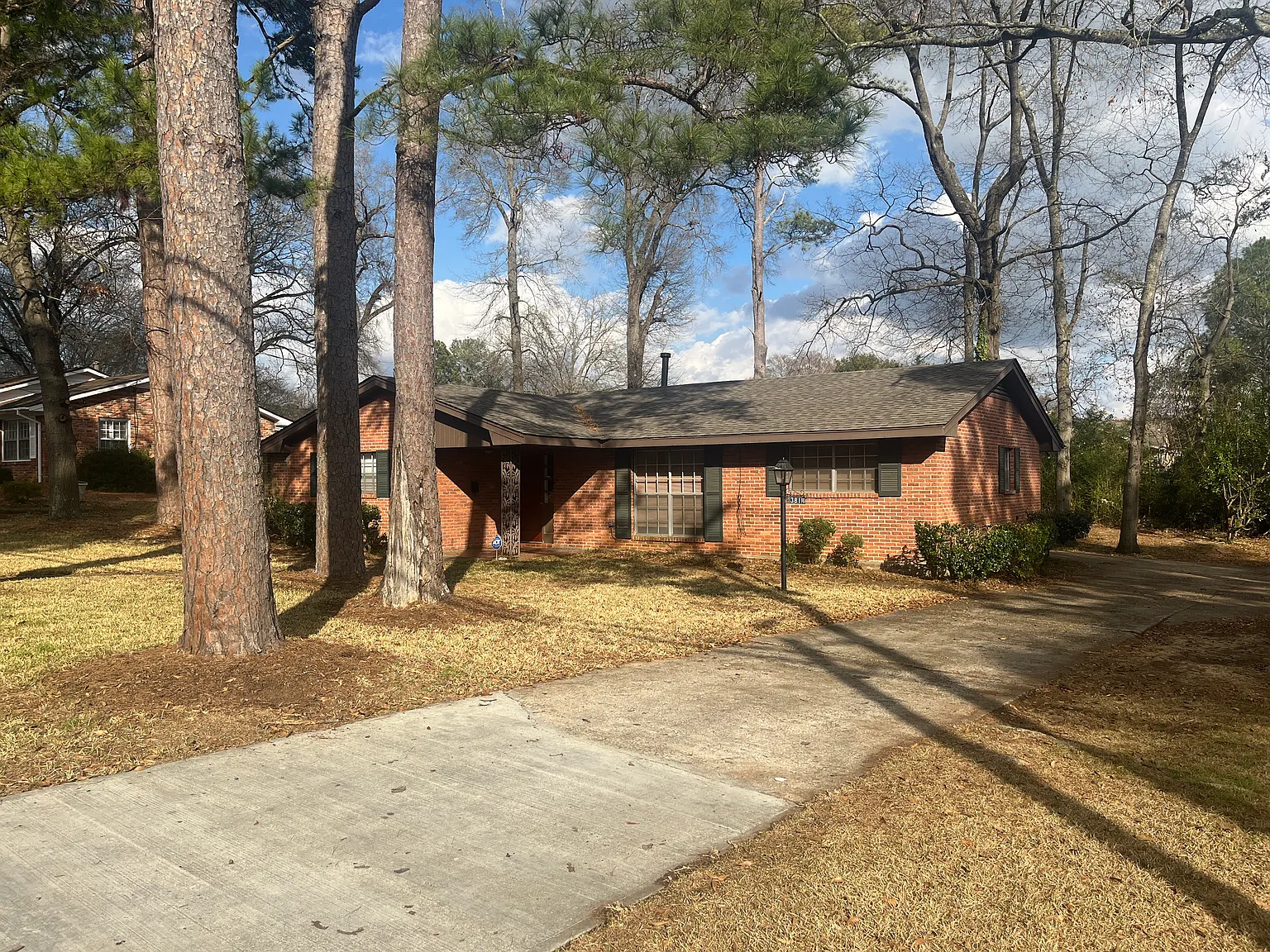 381 Bellehurst Dr — Photo 3