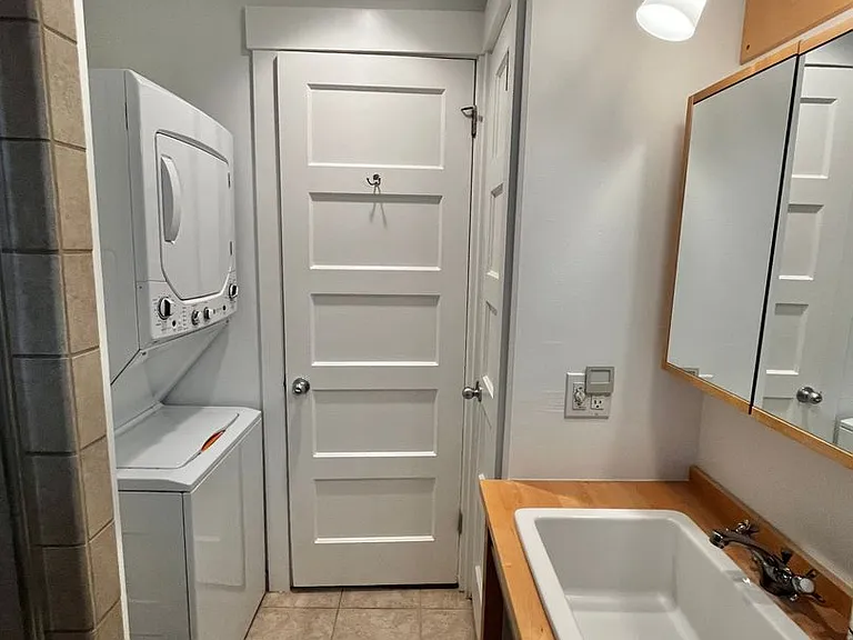 1574 NE Park View Dr #3 — Photo 22