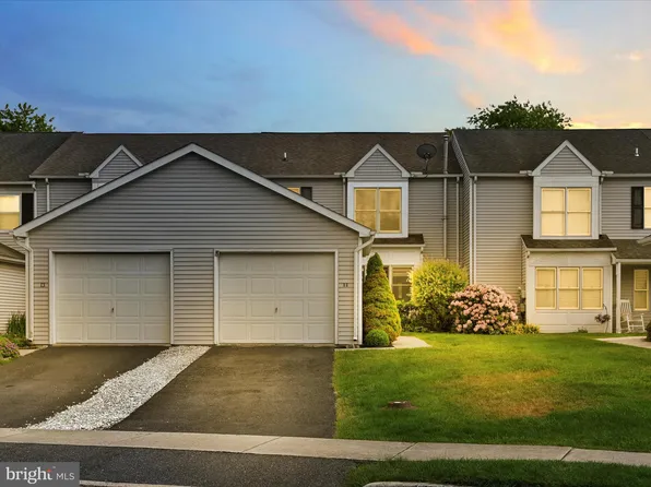 11 Nottingham Dr, Mechanicsburg, PA 17050