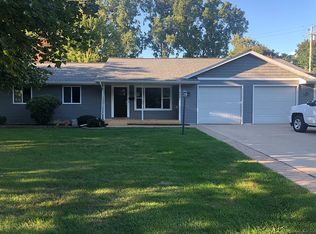 432 Riddle St, Howell, MI 48843