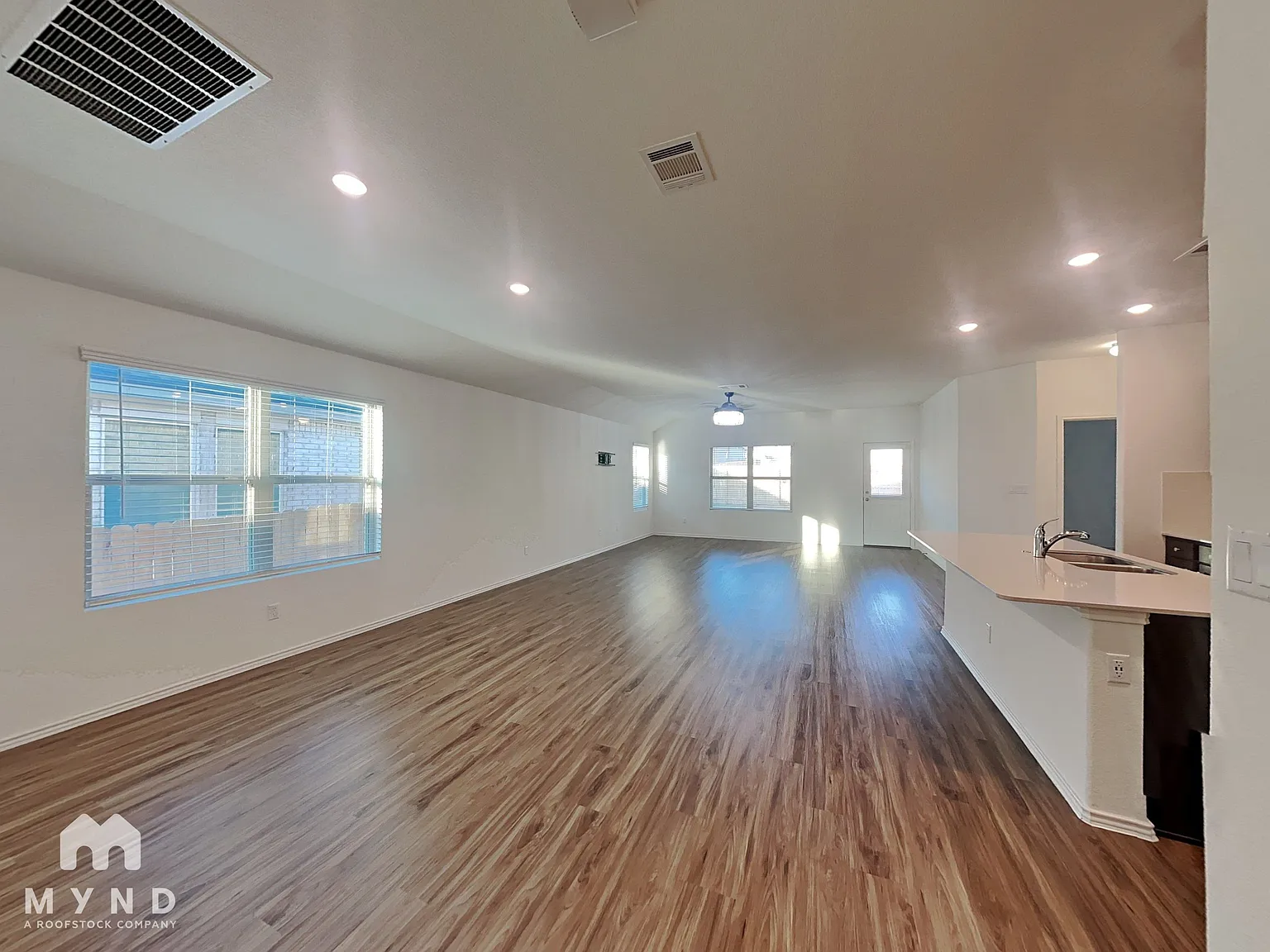 3 bed, 2.0 bath, 1980 sqft, $2,250 — Photo 2