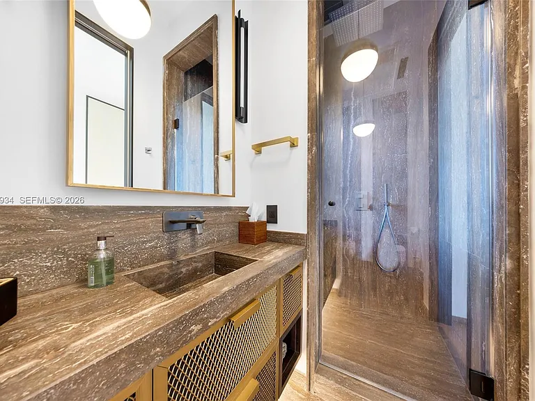 200 W Rivo Alto Dr — Photo 35
