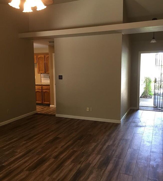 2nd image of 1562 River Bluff Dr #10