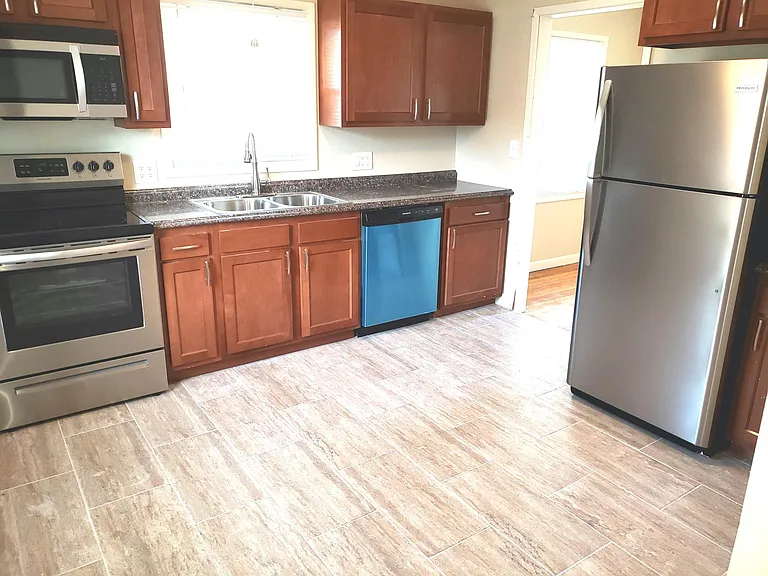 5107 Sheila Dr — Photo 5
