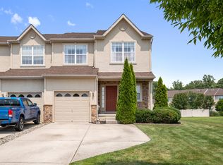 42 Glacier Dr, Berlin, NJ 08009