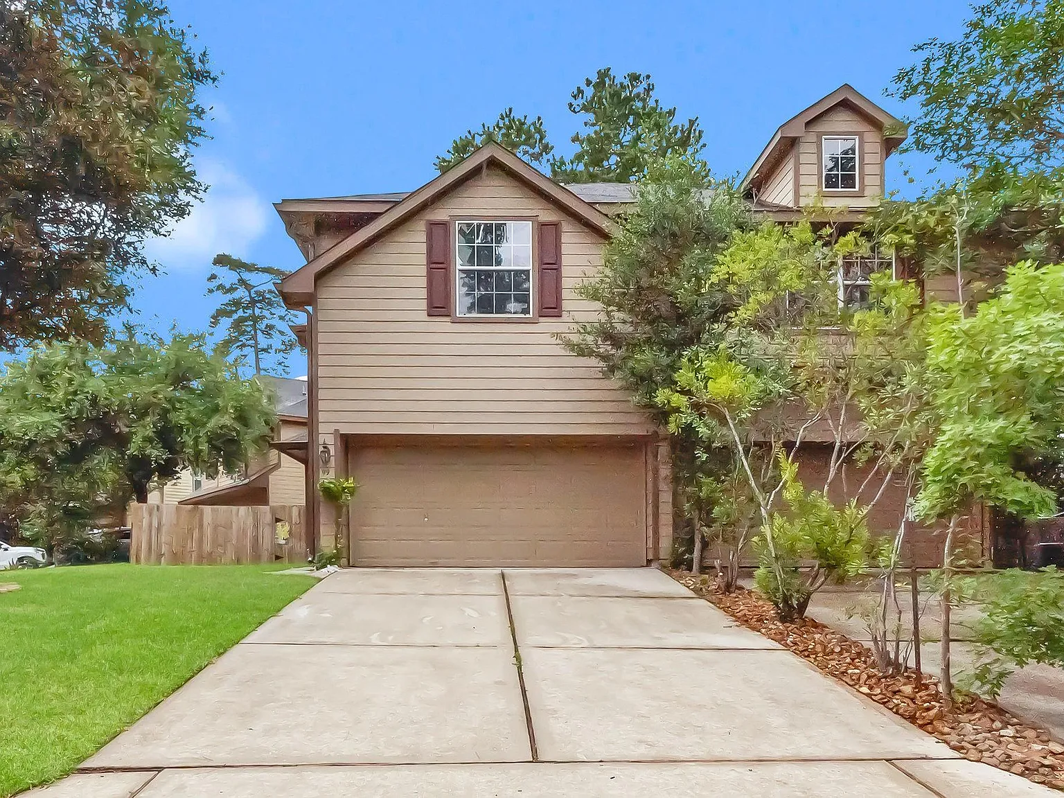3 bed, 2.5 bath, 1674 sqft, $1,975 — Photo 3