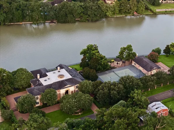 7 Paradise Point Dr