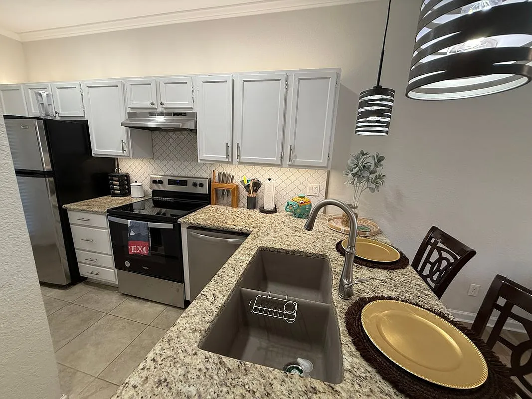 2 bed, 2.0 bath, 874 sqft, $2,495 — Photo 4
