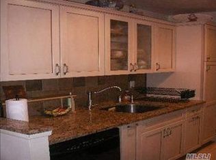 320 E Shore Rd APT 15B, Great Neck, NY 11023