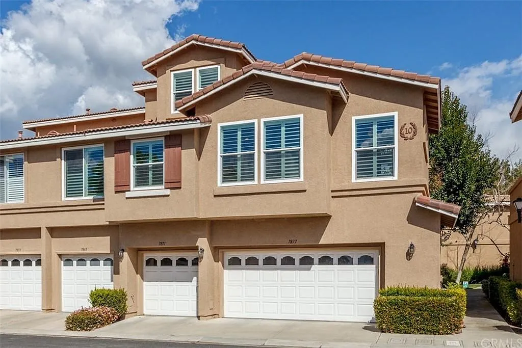 3 bed, 1363 sqft, $3,950 — Photo 1