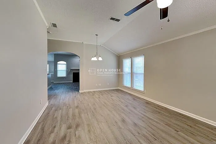 3 bed, 2.0 bath, 2228 sqft, $2,500 — Photo 4