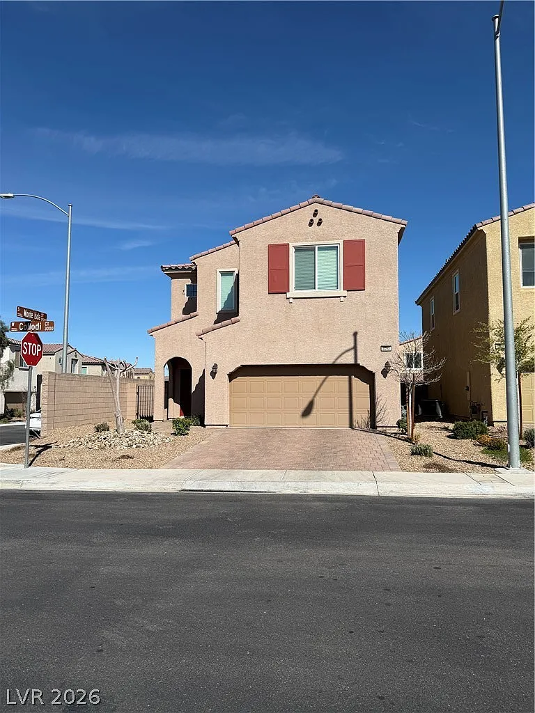 4 bed, 3.0 bath, 2585 sqft, $2,695 — Photo 1